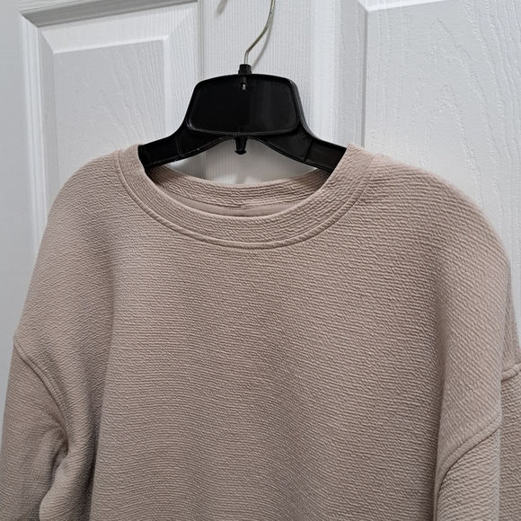 New! Danskin Cropped Crew Sweatshirt Beige Long Sleeved Women's XS Jacquard Top - Picture 11 of 16